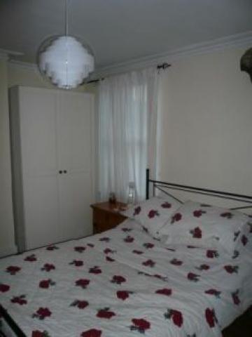 			2 Bedroom, 1 bath, 1 reception House			 Brackenbury Road, EAST FINCHLEY